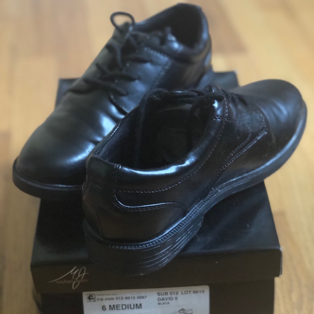 Boys shoes